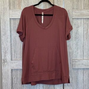 Retreat mauve short sleeve shirt w/ kangaroo style pockets sz XL